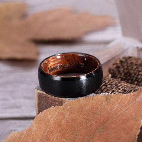 Herren Holz-Eisen Ring mit Wunschgravur in Bankul-Nussbaum Schachtel