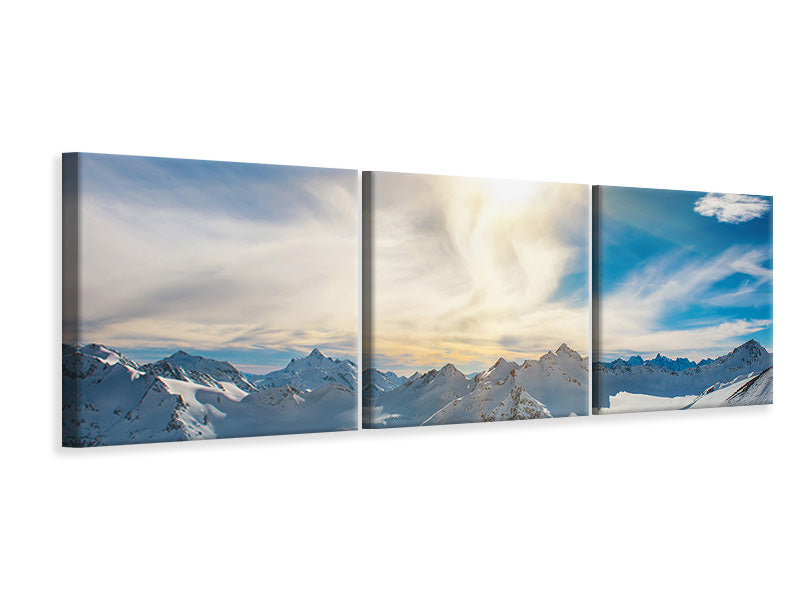 Panorama Leinwandbild 3-teilig Über den verschneiten Gipfeln